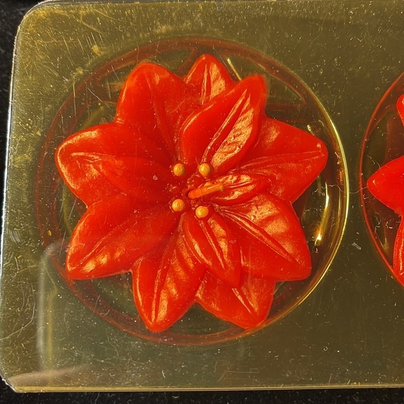 Avon (1983) Avon “Two Poinsettias Holiday Floating Candles” One New - Picture 5 of 9